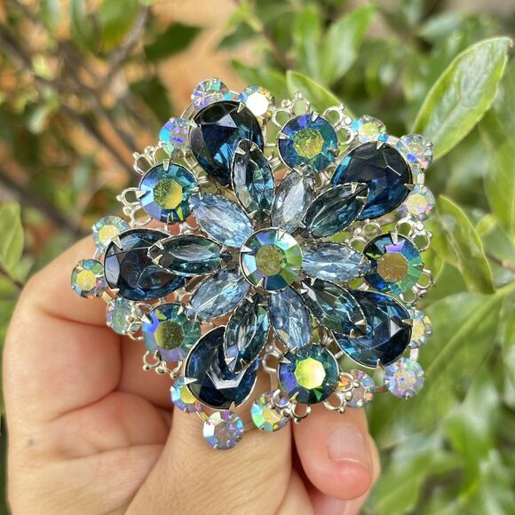 Large Blue AB Rhinestone Layered Flower Brooch Unsigned Judylee 2.75 - Picture 3 of 7